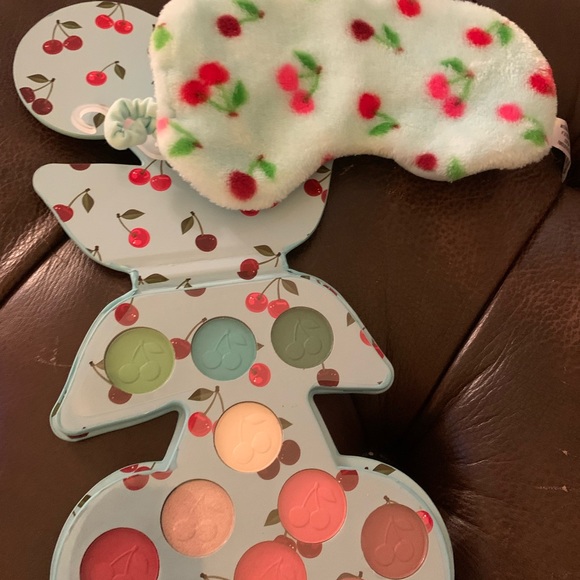 Cherry 🍒 pack! Eyeshadow & sleep mask, - Picture 6 of 6
